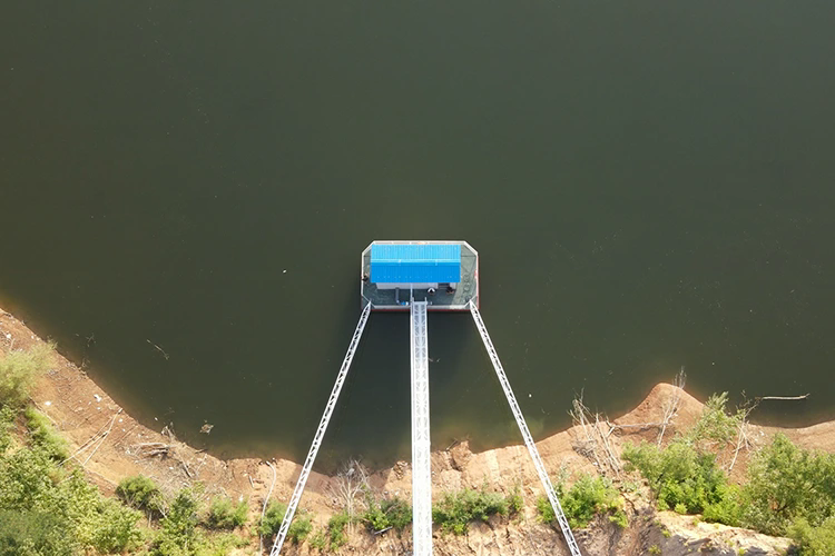 In che modo una nave galleggiante per la presa dell'acqua di rifornimento migliora l'efficienza della gestione dell'acqua?